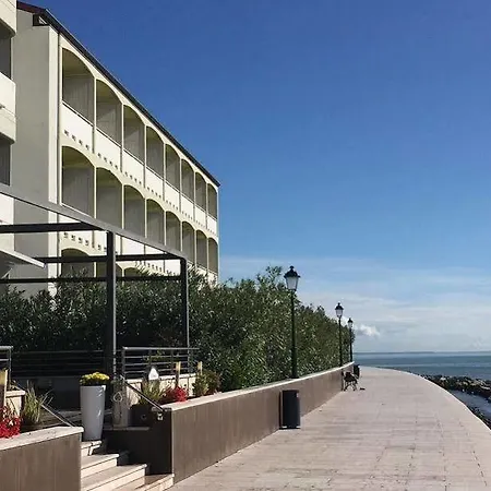 Stella Maris فندق غرادو